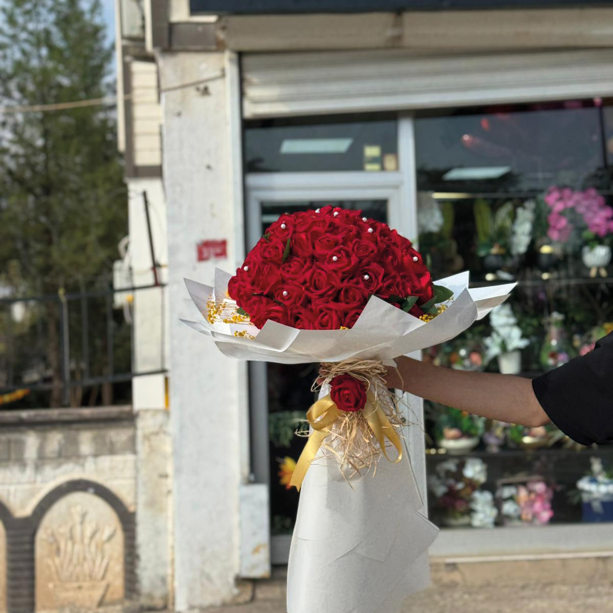 61 Yapay Kırmızı Gül