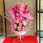 Seramik Vazolu Ayaklı Pembe Kız Bebek Ürünü