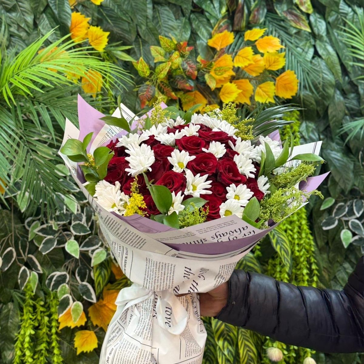 41 Adet Kırmızı Gül ve Papatya Aranjmanı