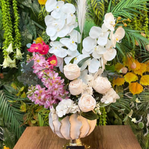 Lüks Orkide ve Gül Aranjmanı – Gold Vazoda Premium Tasarım