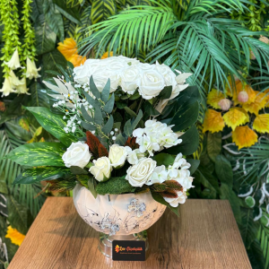 Beyaz Gül Aranjmanı – Şık ve Zarif Vazoda Çiçek