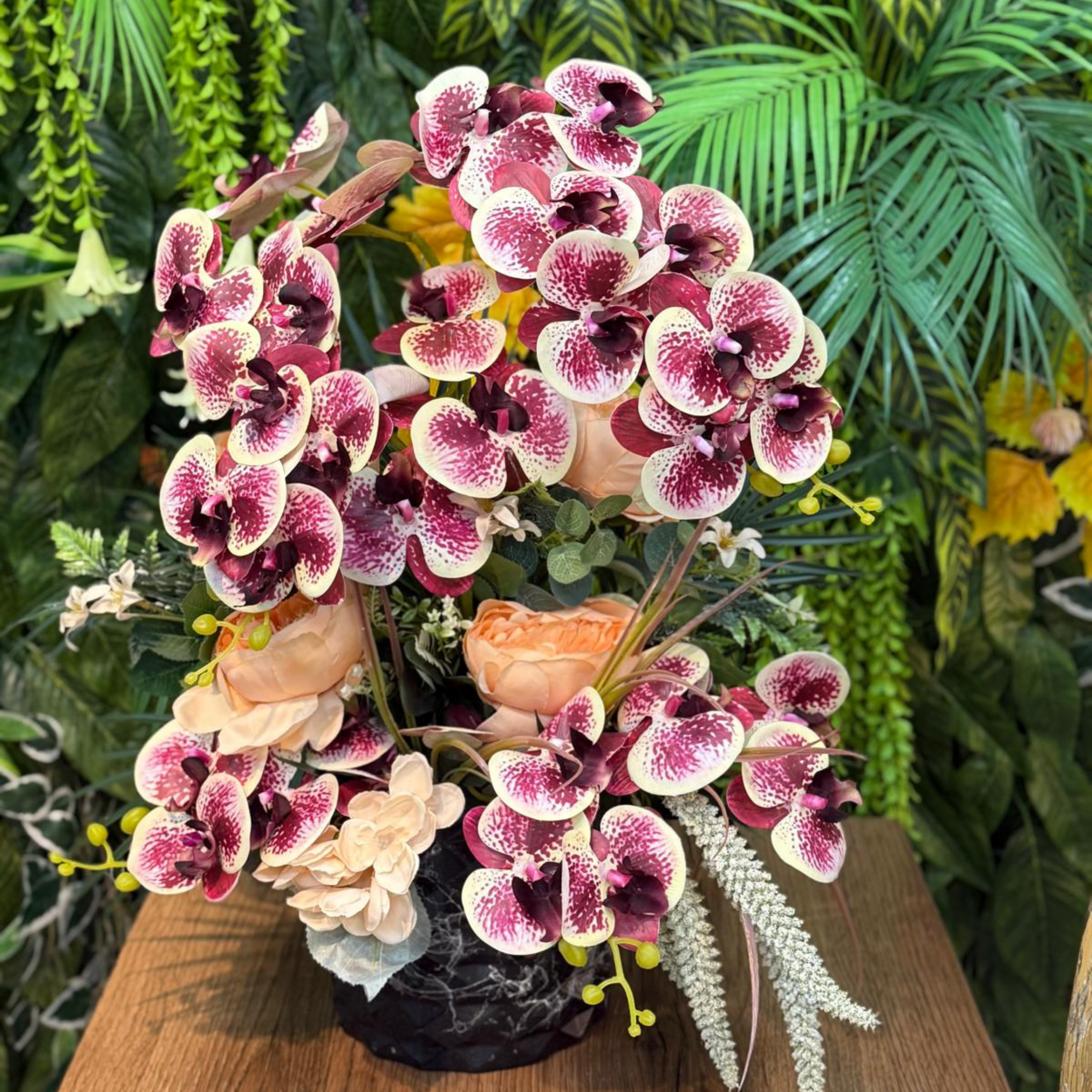 Premium Orkide Aranjmanı – Lüks Vazoda Özel Tasarım