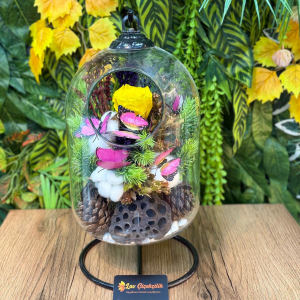 Cam Fanus Sarı Gül Aranjmanı – Dekoratif Kelebekli Tasarım