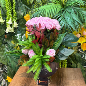 Pembe Gül Aranjmanı – Dekoratif Vazoda Şık Çiçek